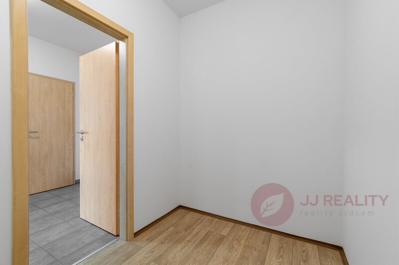 Velmi pěkný byt 2+kk s parkovacím místem
