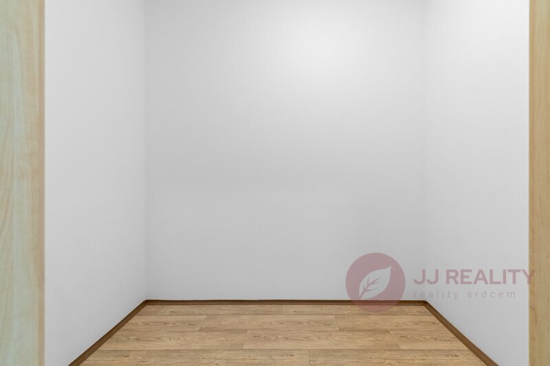 Velmi pěkný byt 2+kk s parkovacím místem