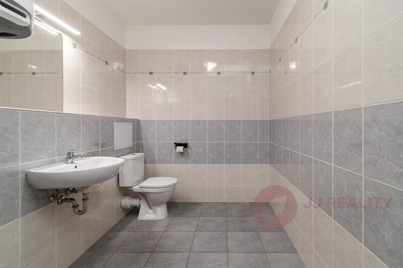 Velmi pěkný byt 2+kk s parkovacím místem