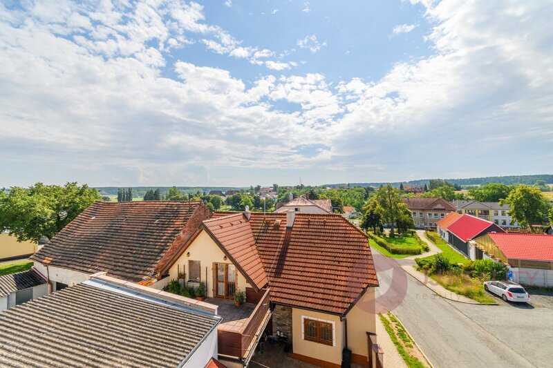 Rodinný dům dvě bytové jednotky a komerční prostor